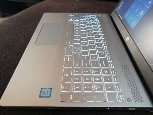 STUNNING! as new!*Monstrous 8th Gen*HP PAVILION 15*i5-8250u*QUAD CORE*2000GB HDD*8GB DDR4*UHD 620*
