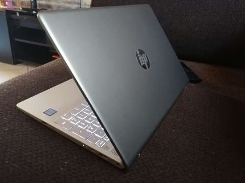 STUNNING! as new!*Monstrous 8th Gen*HP PAVILION 15*i5-8250u*QUAD CORE*2000GB HDD*8GB DDR4*UHD 620*