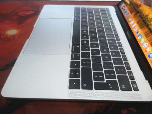 MASSIVE PRICE DROP!*2017 MACBOOK PRO*CORE i5*8GB RAM*256GB SSD*RETINA2560X1600*IRIS PLUS*296 CYCLES