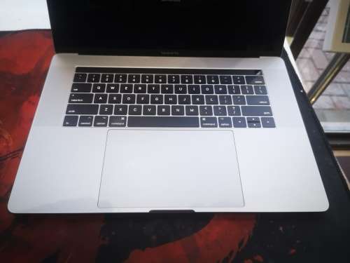 1ST BID!*MACBOOK PRO 15"TOUCHBAR*2017*i7-7700HQ*16GB RAM*512GB SSD*RADEON PRO*