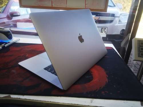 1ST BID!*MACBOOK PRO 15"TOUCHBAR*2017*i7-7700HQ*16GB RAM*512GB SSD*RADEON PRO*