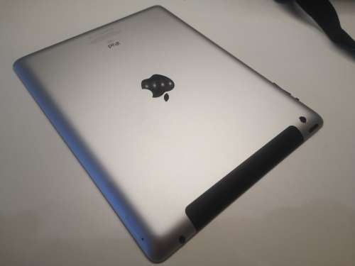 **EXCELLENT CONDITION**APPLE IPAD 3RD GEN**WIFI&CELL*64GB*9.7 INCH*2048X1536 RETINA*