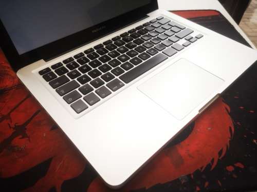 **MONSTROUS SPEED**APPLE MACBOOK PRO i7*8.1*DVD*12GB RAM*256GB SSD*