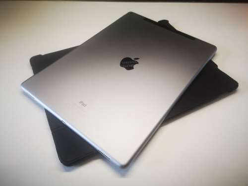 Do Not Miss!!*APPLE IPAD "PRO"**APPLE A9X**MASSIVE 12.9"4GB RAM*128GB*WIFI&CELLULAR*RETINA TOUCH*
