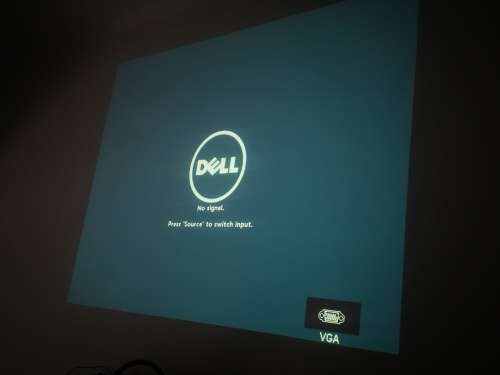 AS NEW*DELL PROJECTOR 1220*2700LUMENS*SCHOOL OR BUSINESS*