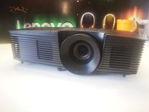 AS NEW*DELL PROJECTOR 1220*2700LUMENS*SCHOOL OR BUSINESS*