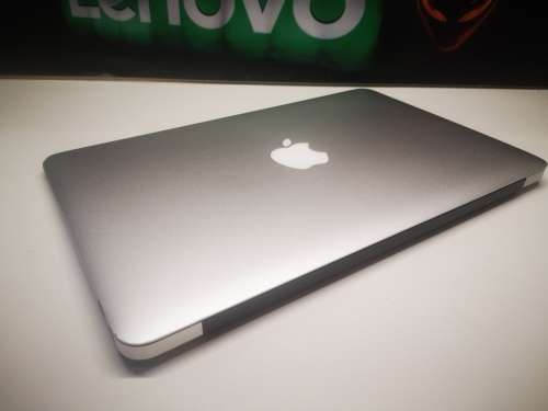 **EXCELLENT**MINT**APPLE MACBOOK AIR i5*64GB SSD*2GB RAM*11"HD*