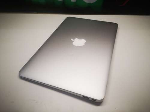 **EXCELLENT**MINT**APPLE MACBOOK AIR i5*64GB SSD*2GB RAM*11"HD*