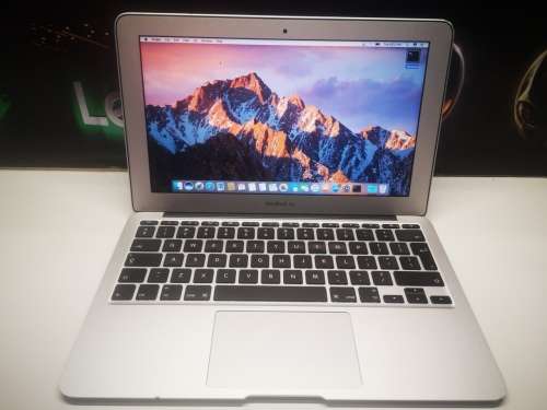 **EXCELLENT**MINT**APPLE MACBOOK AIR i5*64GB SSD*2GB RAM*11"HD*
