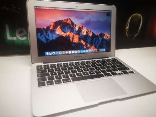 **EXCELLENT**MINT**APPLE MACBOOK AIR i5*64GB SSD*2GB RAM*11"HD*