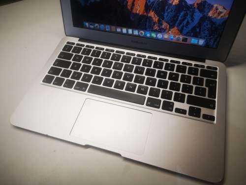 **EXCELLENT**MINT**APPLE MACBOOK AIR i5*64GB SSD*2GB RAM*11"HD*