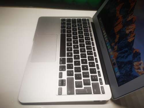 **EXCELLENT**MINT**APPLE MACBOOK AIR i5*64GB SSD*2GB RAM*11"HD*