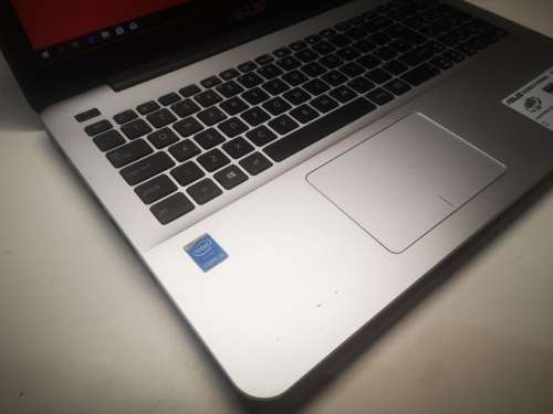 ***THE X SERIES***ASUS X555L*i5-5200u*1000GB*FHD DISPLAY*8GB DDR4*SONICMASTER*