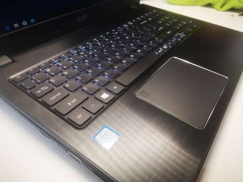 STUNNING RED*LATEST TECH*ACER TRAVELMATE P259*i5-7200u*8GB DDR4*1000gb HDD*