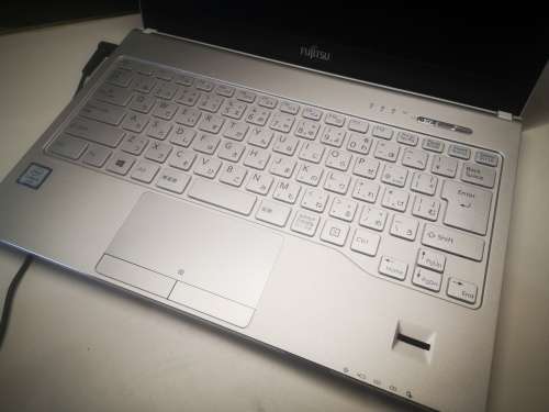 *High Spec Beauty!*FUJITSU LIFEBOOK SH75/W*i5-6200U*12GB DDR4*500GB HDD*FHD*