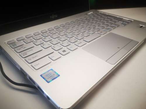 *High Spec Beauty!*FUJITSU LIFEBOOK SH75/W*i5-6200U*12GB DDR4*500GB HDD*FHD*