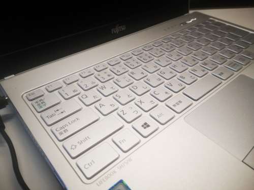 *High Spec Beauty!*FUJITSU LIFEBOOK SH75/W*i5-6200U*12GB DDR4*500GB HDD*FHD*