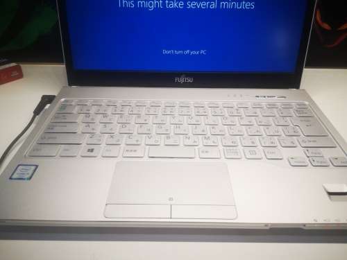 *High Spec Beauty!*FUJITSU LIFEBOOK SH75/W*i5-6200U*12GB DDR4*500GB HDD*FHD*