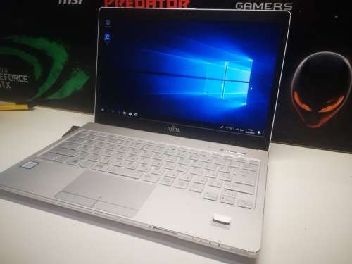 *High Spec Beauty!*FUJITSU LIFEBOOK SH75/W*i5-6200U*12GB DDR4*500GB HDD*FHD*