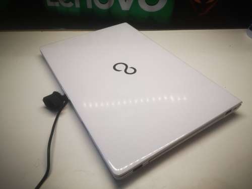 *High Spec Beauty!*FUJITSU LIFEBOOK SH75/W*i5-6200U*12GB DDR4*500GB HDD*FHD*