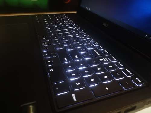 1st bid takes!*DELL LATITUDE 3580*i3-6006U*8GB*128GB SSD*RADEON R5*FHD*WARRANTY