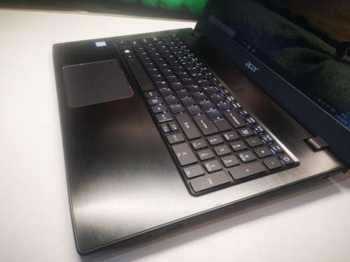 STUNNING*LATEST TECH*ACER TRAVELMATE P259*i5-7200u*8GB DDR4*1000gb HDD*HD620