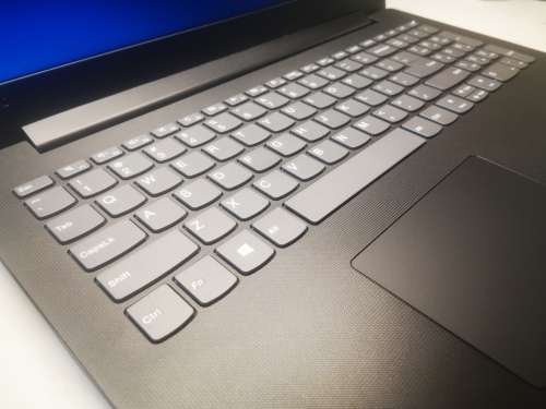 HIGH SPEC!*QUAD CORE 8th Gen i7*LENOVO 130*i7-8550U*8GB DDR4*1000GB HDD*UHD620*