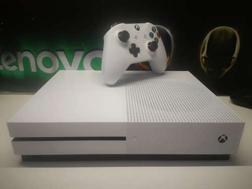 PACKAGE DEAL*XBOX ONE S*WITH 1 X ORIGINAL CONTROLLERS*1000GB HDD*4 XBOX GAMES*