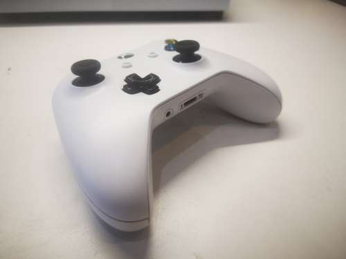 PACKAGE DEAL*XBOX ONE S*WITH 1 X ORIGINAL CONTROLLERS*1000GB HDD*4 XBOX GAMES*