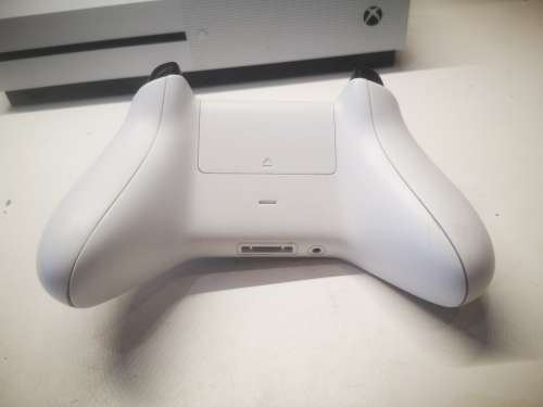 PACKAGE DEAL*XBOX ONE S*WITH 1 X ORIGINAL CONTROLLERS*1000GB HDD*4 XBOX GAMES*