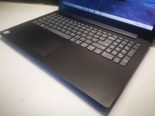 BEAUTIFUL!*HIGH SPEC!*QUAD CORE 8th Gen i7*LENOVO 130*i7-8550U*8GB DDR4*1000GB HDD*UHD620*