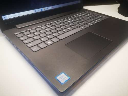 BEAUTIFUL!*HIGH SPEC!*QUAD CORE 8th Gen i7*LENOVO 130*i7-8550U*8GB DDR4*1000GB HDD*UHD620*