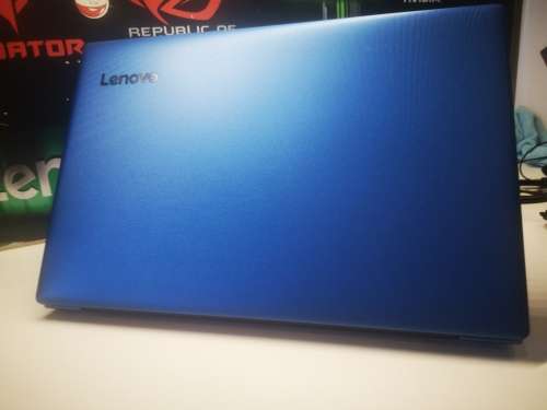 BEAUTIFUL!*HIGH SPEC!*QUAD CORE 8th Gen i7*LENOVO 130*i7-8550U*8GB DDR4*1000GB HDD*UHD620*
