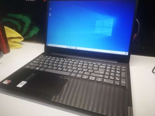 VERY FAST!*HIGH SPEC*LENOVO s145*A9-9425*8TH GEN*TURBO CORE*RADEON R5**8GB DDR4*256GB SAMSUNG SSD*