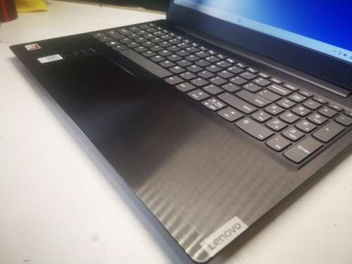 VERY FAST!*HIGH SPEC*LENOVO s145*A9-9425*8TH GEN*TURBO CORE*RADEON R5**8GB DDR4*256GB SAMSUNG SSD*