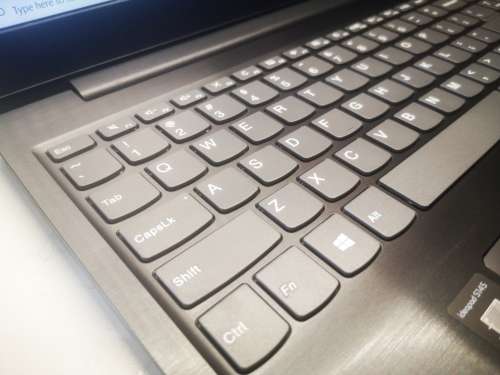 VERY FAST!*HIGH SPEC*LENOVO s145*A9-9425*8TH GEN*TURBO CORE*RADEON R5**8GB DDR4*256GB SAMSUNG SSD*