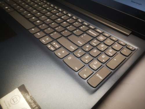 *HIGH SPEC*LENOVO s145*A9-9425*8TH GEN*TURBO CORE*RADEON R5**8GB DDR4*1000GB HDD*