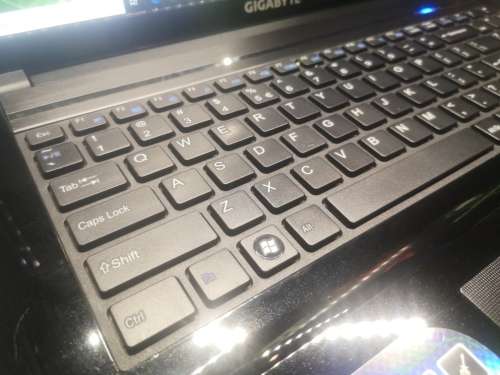 GIGABYTE GAMER!*17.3` HD+ BEAST*GIGABYTE Q1742*i7-2630QM*NVIDIA GT540M*6GB RAM*1000GB*SOUND BLASTER