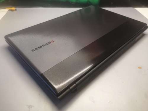 EXCELLENT!*SAMSUNG NP 300*i5-3210M*8GB DDR3*720GB HDD*15.6` HD*DVD