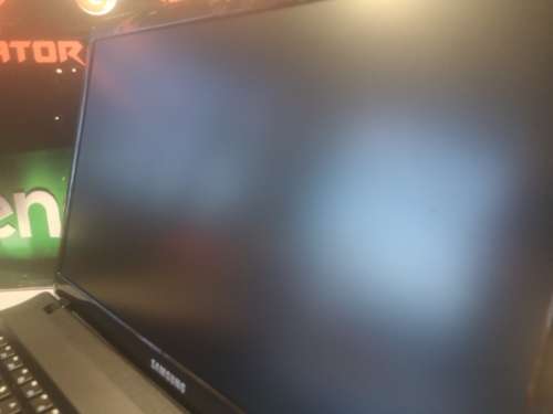 EXCELLENT!*SAMSUNG NP 300*i5-3210M*8GB DDR3*720GB HDD*15.6` HD*DVD