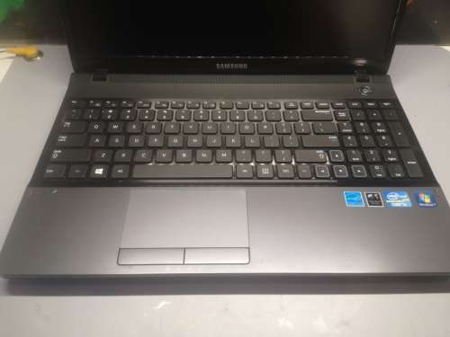 EXCELLENT!*SAMSUNG NP 300*i5-3210M*8GB DDR3*720GB HDD*15.6` HD*DVD