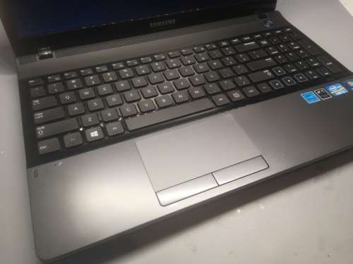 EXCELLENT!*SAMSUNG NP 300*i5-3210M*8GB DDR3*720GB HDD*15.6` HD*DVD