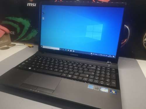 EXCELLENT!*SAMSUNG NP 300*i5-3210M*8GB DDR3*720GB HDD*15.6` HD*DVD