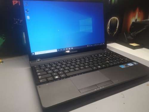 EXCELLENT!*SAMSUNG NP 300*i5-3210M*8GB DDR3*720GB HDD*15.6` HD*DVD