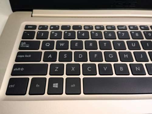 PLEASE READ*8TH GEN*ASUS S510UA*i5-8250u*HD*1000GB HDD*4GB RAM*UHD 620 GRAPHICS