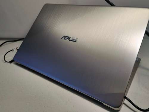PLEASE READ*8TH GEN*ASUS S510UA*i5-8250u*HD*1000GB HDD*4GB RAM*UHD 620 GRAPHICS