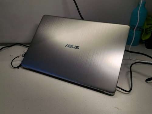 PLEASE READ*8TH GEN*ASUS S510UA*i5-8250u*HD*1000GB HDD*4GB RAM*UHD 620 GRAPHICS