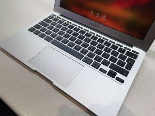 EXCELLENT!*MINT*APPLE MACBOOK AIR*CORE i5*128GB SSD*4GB RAM*HD*HD 5000 GRAPHICS*