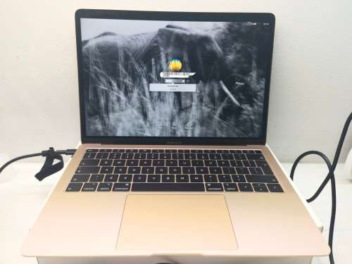 Please Read*MACBOOK AIR 2018*i5-8210Y*8GB RAM*128GB SSD*RETINA*UHD 617 GRAPHICS*FACETIME WEBCAM*