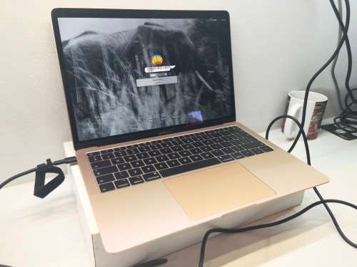 Please Read*MACBOOK AIR 2018*i5-8210Y*8GB RAM*128GB SSD*RETINA*UHD 617 GRAPHICS*FACETIME WEBCAM*